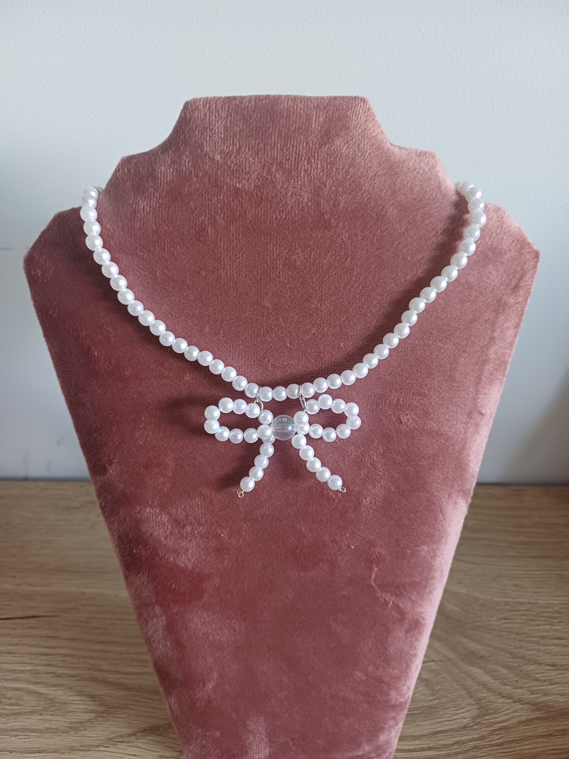 Parelstrik ketting wit