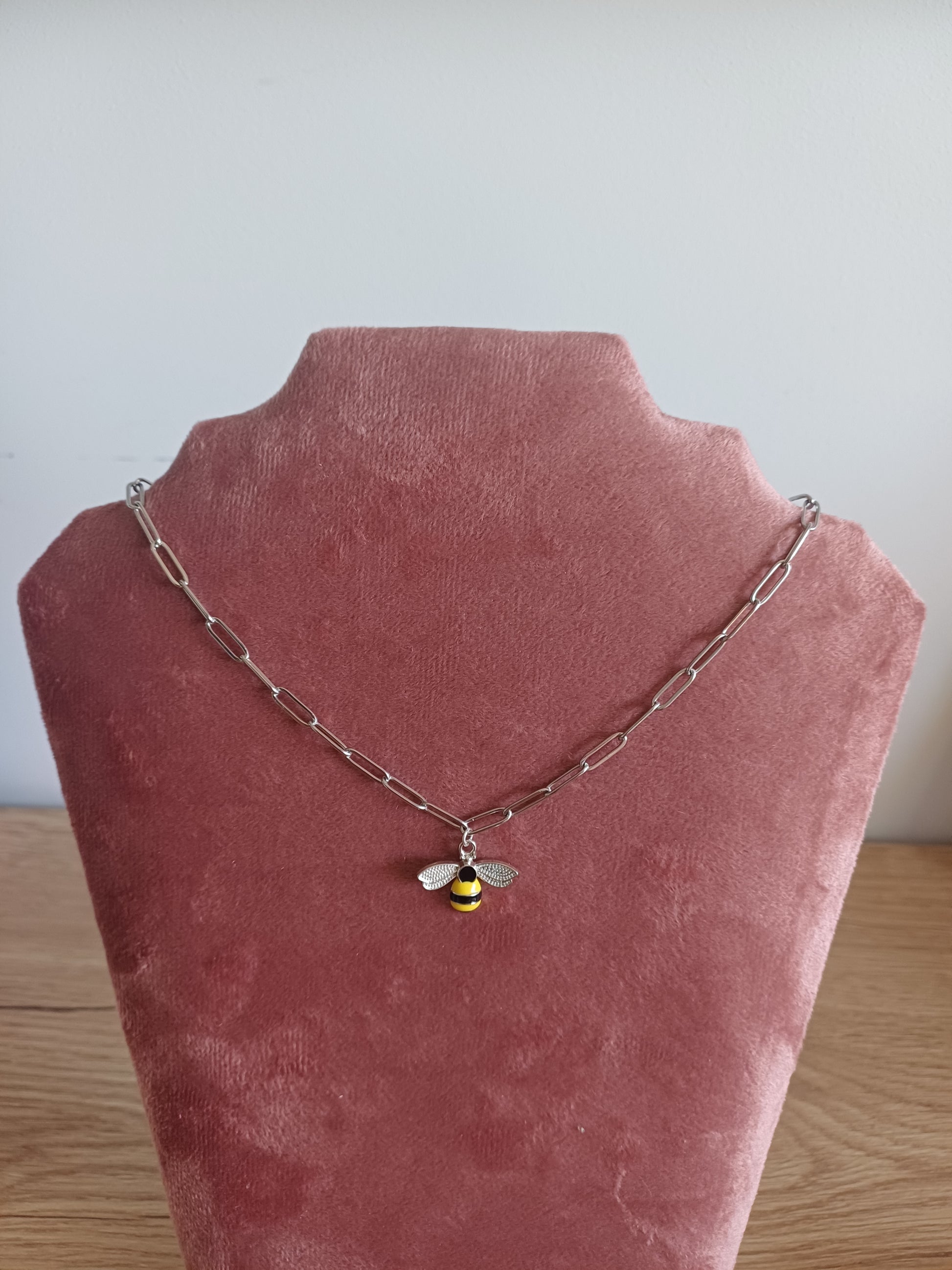 Blije bij ketting